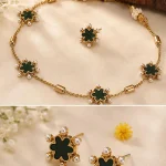 Emerald Clover Pearl Necklace Set