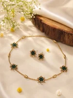 Emerald Clover Pearl Necklace Set - Image 2