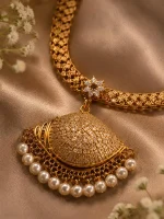 Antique Gold Pearl Pendant Necklace - Image 2